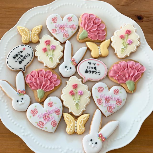 本日ガレさんに納品しました✨️
久しぶりです🥹

母の日にプレゼントはいかがですか??🥰

ガレに置いてあるBOXも可愛かった🥹🥹

#母の日
#母の日クッキー

#ガレドゥワタナベ 
✳焼き菓子専門店Galle de watanabe
(愛知県江南市小折町八反畑８)

🌼🌼
#扶桑 #犬山 #江南 #小牧 #各務ヶ原 #天然色素アイシングクッキー 
#天然着色料  #手土産 #アイシングクッキー教室 
#アイシング #アイシングクッキー  #ロイヤルアイシング  #クッキー  #ノベルティ  #プチギフト #プレゼント 
#cokkie #icing #royalicing #icingcookies
#jolisfils⁡