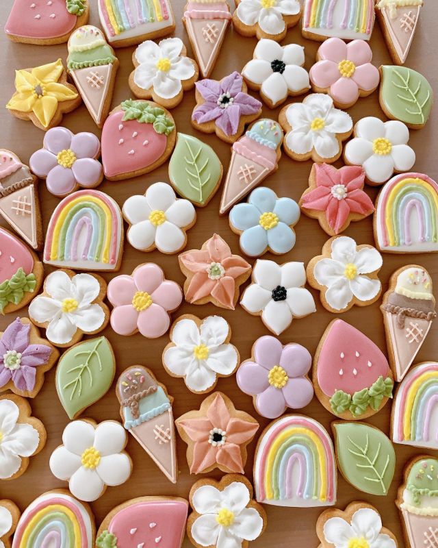 この時期はお花がいっぱいで癒される🥰

#ガレドゥワタナベ 
✳焼き菓子専門店Galle de watanabe
(愛知県江南市小折町八反畑８)

🌼🌼
#扶桑 #犬山 #江南 #小牧 #各務ヶ原 #天然色素アイシングクッキー 
#天然着色料  #手土産 #アイシングクッキー教室 
#アイシング #アイシングクッキー  #ロイヤルアイシング  #クッキー  #ノベルティ  #プチギフト #プレゼント 
#cokkie #icing #royalicing #icingcookies
#jolisfils⁡