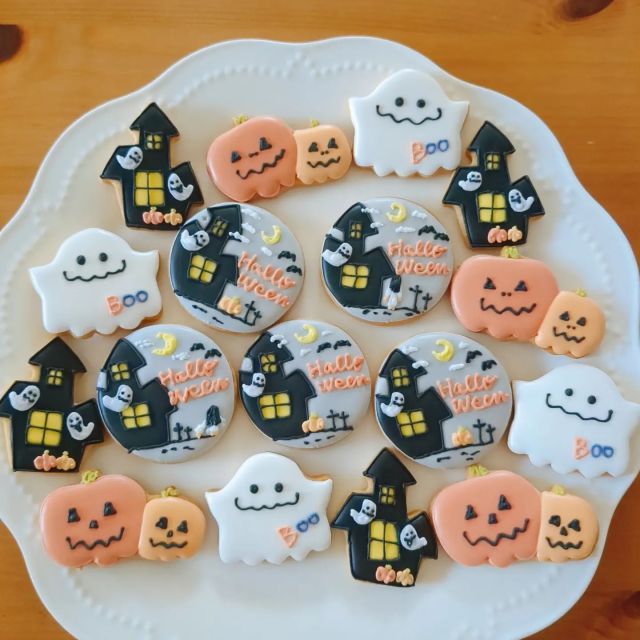 ガレさんに納品しました✨⁡
⁡#ハロウィン 🎃⁡
⁡#ハロウィンクッキー 👻🎃⁡

⁡⁡貞子は誰の手に、、、🤣🤣
⁡⁡よろしくお願いいたします✨
⁡
#ガレドゥワタナベ 
✳焼き菓子専門店Galle de watanabe
(愛知県江南市小折町八反畑８)

🌼🌼
#扶桑 #犬山 #江南 #小牧 #各務ヶ原 #天然色素アイシングクッキー 
#天然着色料  #手土産 #アイシングクッキー教室 
#アイシング #アイシングクッキー  #ロイヤルアイシング  #クッキー  #ノベルティ  #プチギフト #プレゼント 
#cokkie #icing #royalicing #icingcookies
#jolisfils⁡⁡
⁡