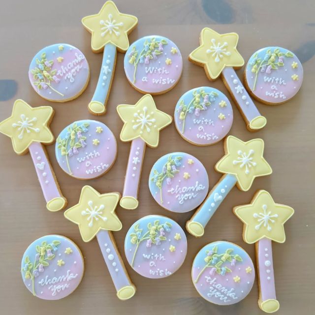 ガレさんへ納品しました✨

#梅雨クッキー 
#七夕クッキー 

よろしくお願いします✨

⁡𖤣𖥧𖥣𖡡𖥧𖤣
⁡⁡⁡
オールグルテンフリー⁡⁡
⁡天然色素・フードパウダーで色付け⁡

工房販売お休み中🙏
⁡⁡
⁡𖤣𖥧𖡼.𖤣𖥧
⁡⁡
⁡🌼🌼
#扶桑 #犬山 #江南 #小牧 #各務ヶ原 #天然色素アイシングクッキー #米粉クッキー #米粉アイシングクッキー 
#天然着色料  #手土産 #アイシングクッキー教室 
#アイシング #アイシングクッキー  #ロイヤルアイシング  #クッキー  #ノベルティ  #プチギフト #プレゼント 
#cokkie #icing #royalicing #icingcookies
#jolisfils⁡⁡⁡
⁡
