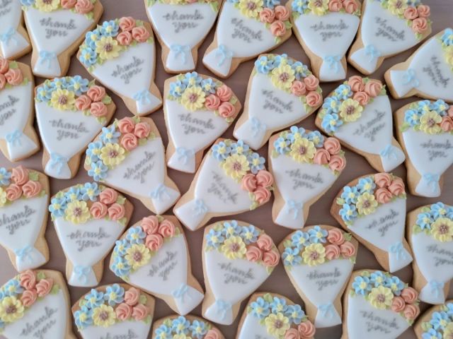 #プチギフト 💐

⁡𖤣𖥧𖥣𖡡𖥧𖤣
⁡⁡⁡
オールグルテンフリー⁡⁡
⁡天然色素・フードパウダーで色付け⁡

工房販売お休み中🙏
⁡⁡
⁡𖤣𖥧𖡼.𖤣𖥧
⁡⁡
⁡🌼🌼
#扶桑 #犬山 #江南 #小牧 #各務ヶ原 #天然色素アイシングクッキー #米粉クッキー #米粉アイシングクッキー 
#天然着色料  #手土産 #アイシングクッキー教室 
#アイシング #アイシングクッキー  #ロイヤルアイシング  #クッキー  #ノベルティ  #プチギフト #プレゼント 
#cokkie #icing #royalicing #icingcookies
#jolisfils⁡⁡⁡
⁡