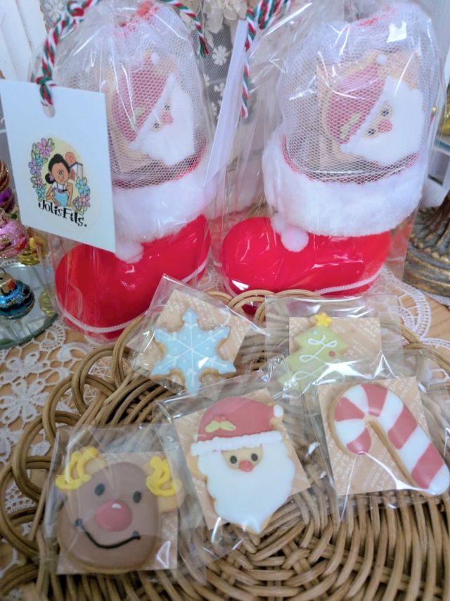 ⁡ブーツの中に5つ入ってます🎅🏻⁡
⁡どっちが好きかな???⁡
⁡
⁡⁡
⁡#クリスマスクッキー⁡
⁡#クリスマス⁡
⁡⁡
⁡週末にあるチャレンジショップに持っていきます🎅🏻⁡⁡⁡
⁡
⁡4月より販売をお休みしてました。⁡
⁡ひっさしぶりの販売でドキドキですが、よろしくお願いします😊
会いに来てくれると喜びます🤣🥰
⁡⁡
⁡⁡
✩.*˚⁡チャレンジショップ⁡✩.*˚
⁡12月6日(土)、7日(日)⁡⁡
⁡扶桑イオンスタバ前
⁡10:00-18:00⁡
⁡※私は6日(土)のみの出店になります🙏⁡
⁡⁡
⁡⁡
⁡
⁡𖤣𖥧𖥣𖡡𖥧𖤣
⁡⁡⁡
オールグルテンフリー⁡⁡
⁡天然色素・フードパウダーで色付け⁡

工房販売お休み中🙏
12月から再開予定✨⁡
⁡木曜金曜10:00-17:00
⁡⁡
⁡𖤣𖥧𖡼.𖤣𖥧
⁡⁡
⁡🌼🌼
#米粉アイシングクッキー⁡
⁡